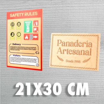 PLACA GRABADA DE MADERA CUADRADA 21X30 CM